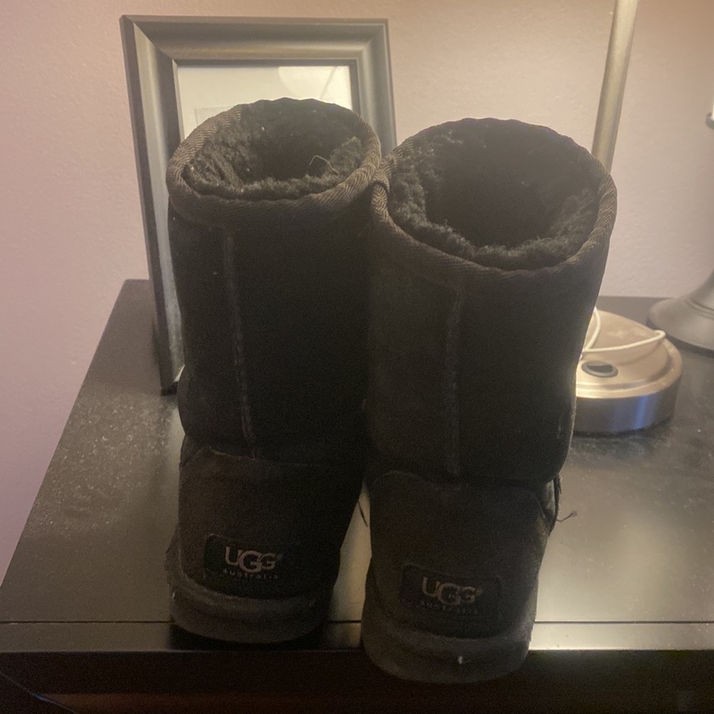 Used UGG boots (size 6)
